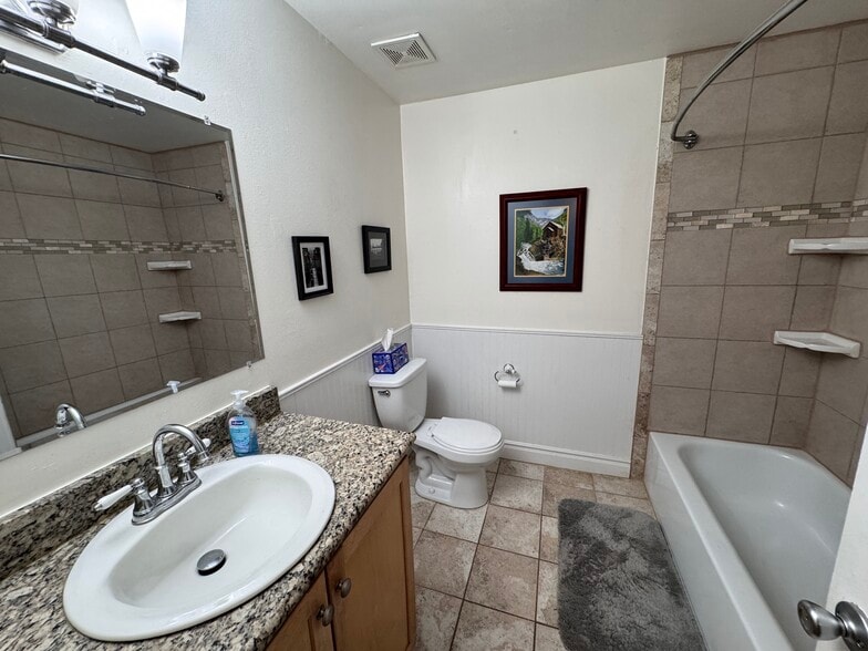 Building Photo - 5300 E Cherry Creek South Dr