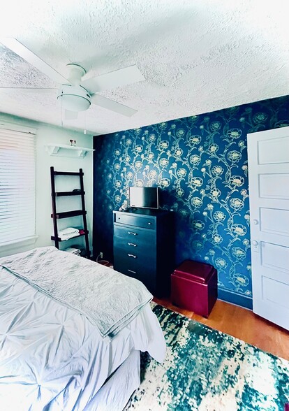 first bedroom - 3418 Brotherton Rd