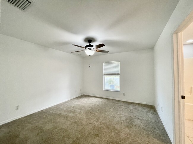 Building Photo - Lehigh Acres-NOW AVAILABLE **3 Bedroom/ 2 ...