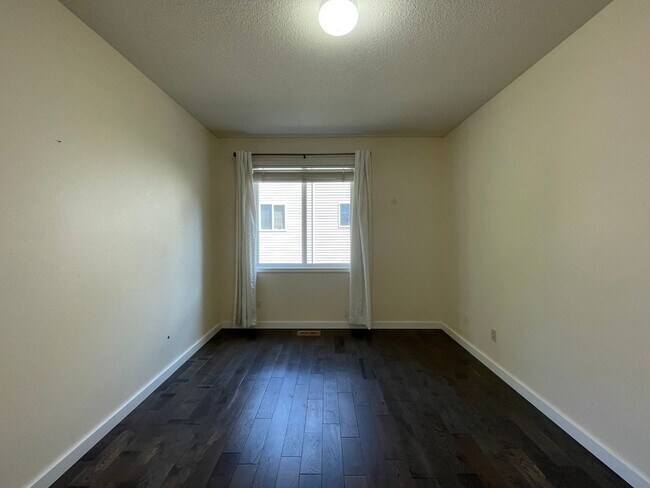 Building Photo - Custom Traditional Home in Montreux Neighborhood 3Bd/2Ba Home with 3 Car Garage!! Close to Cedar ...