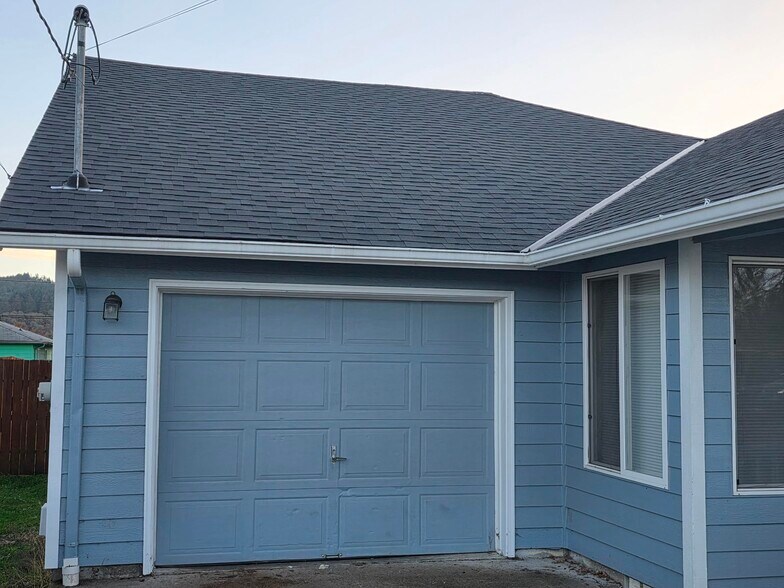 Building Photo - 963 SE Miller Ave