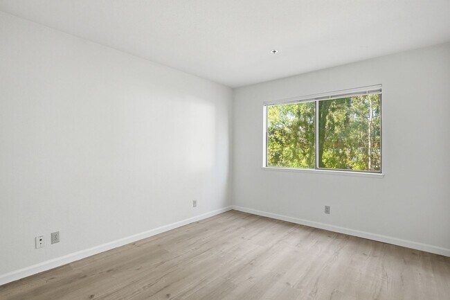 Building Photo - 2 bedroom 2 bath condo located at 406 W. Charleston Rd, Palo Alto 94301