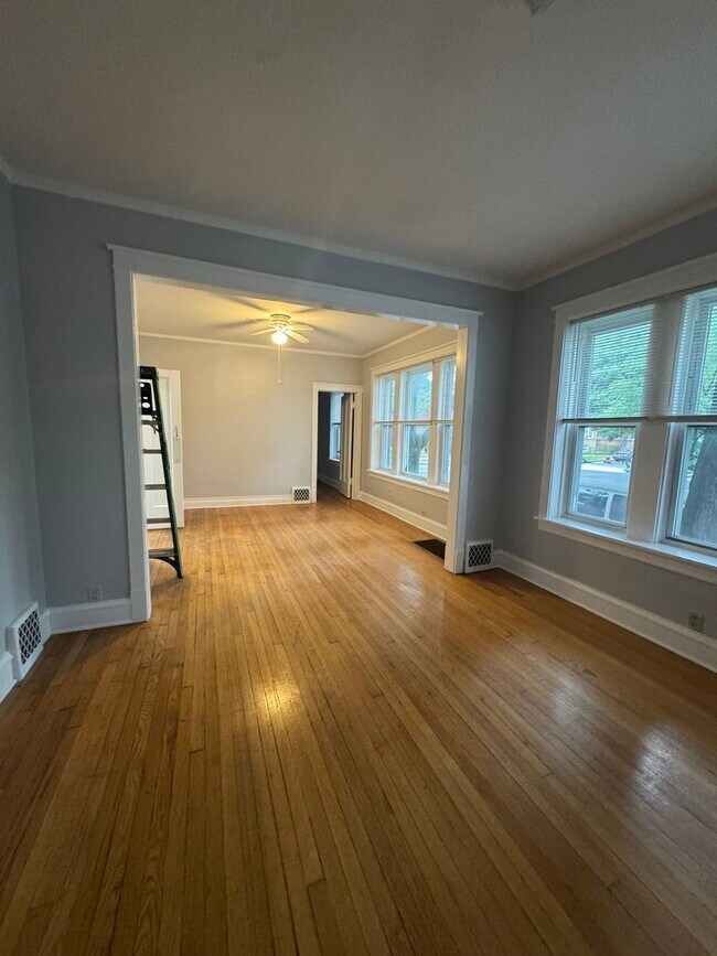 Building Photo - 3008 W Cullom Ave