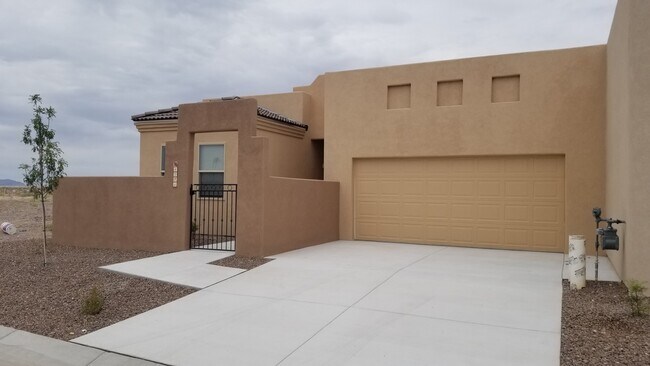 Building Photo - 4071 N Sommerset Ave