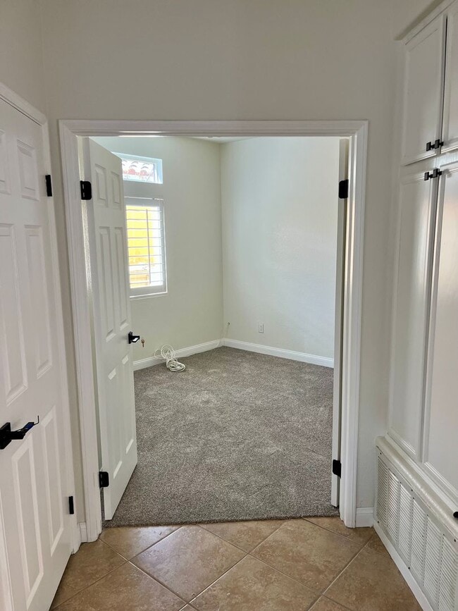 Building Photo - 4 Bedroom 3 Bath  Rancho Del Rey -Chula Vista