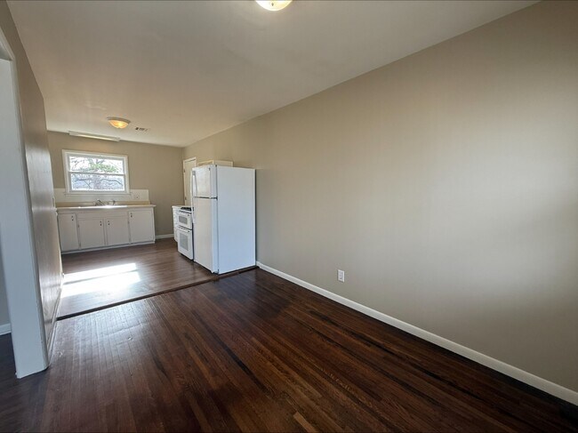 Building Photo - 1908 W 47th Pl