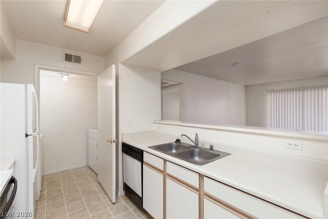 Building Photo - 2300 E Silverado Ranch Blvd