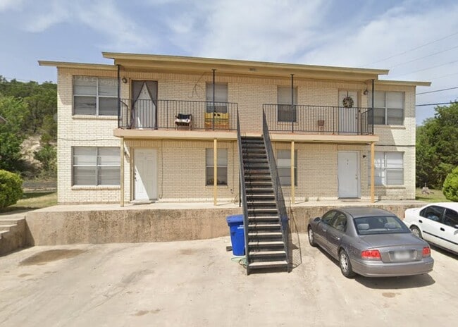 Building Photo - 1310 Brown Dr