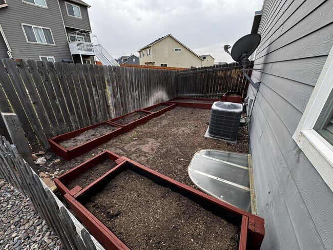 Building Photo - Stunning 4 Bedroom House in Security-Widefield