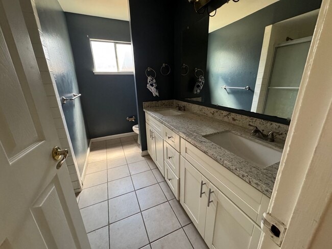 Building Photo - Remodeled 5 bedroom single level house - n...