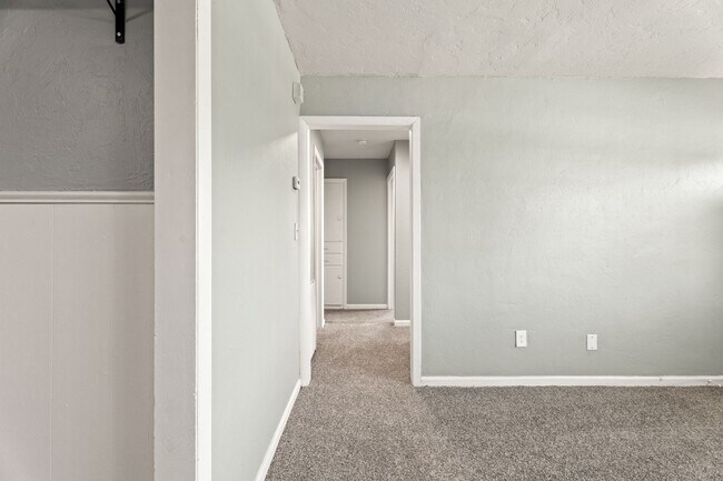 Building Photo - 1029 Hoyt Ave