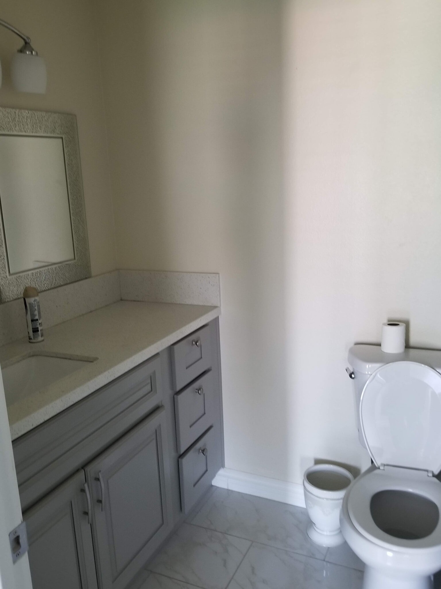 Master bathroom - 3028 W Cheryllyn Ln