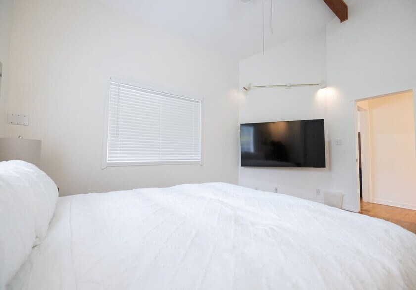 Building Photo - 292 Bell Ln