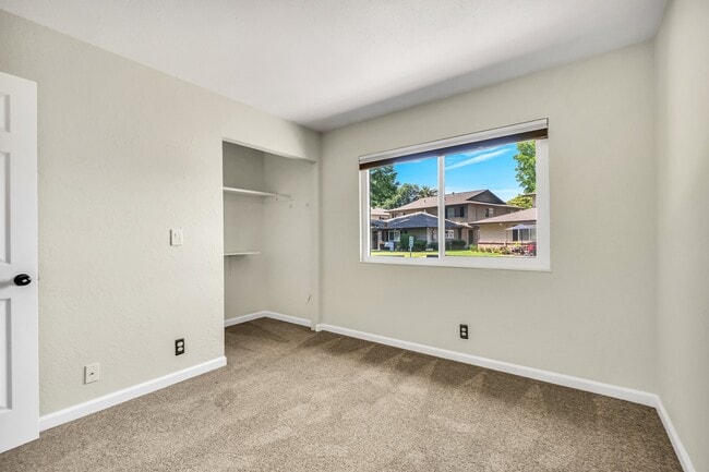 Building Photo - 1035 Mohr Ln
