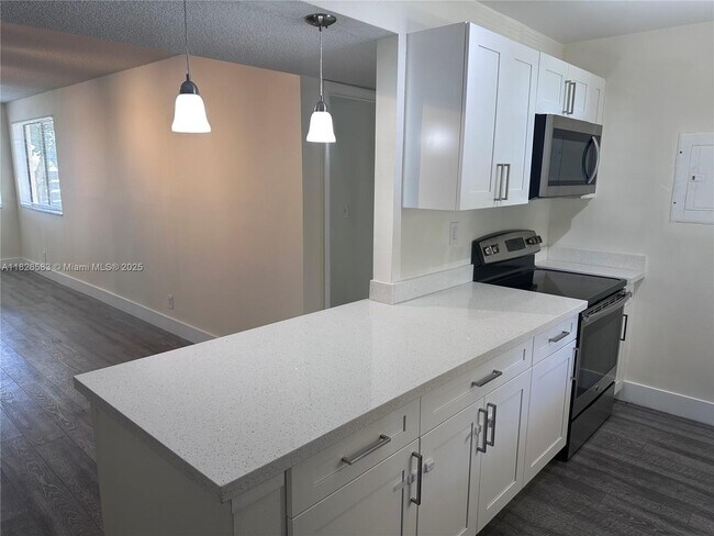 Building Photo - 185 Lakeview Dr