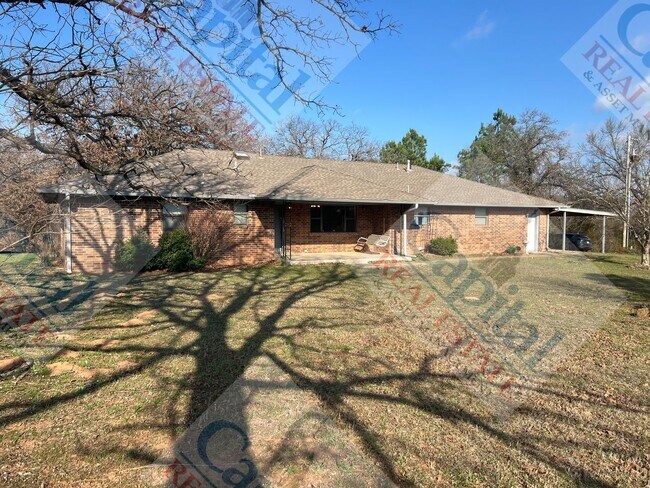 Building Photo - Country Beauty