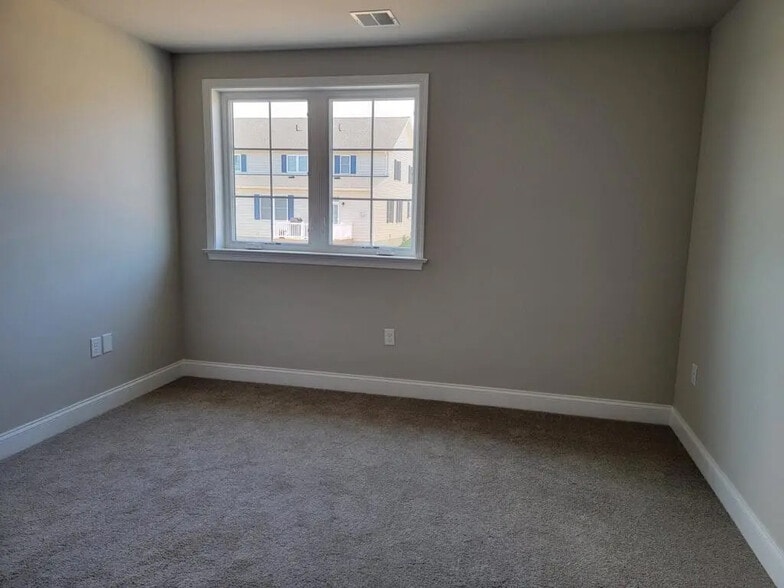 Building Photo - 605 White Chapel Rd