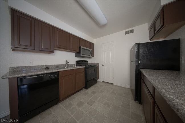 Building Photo - 2606 S Durango Dr