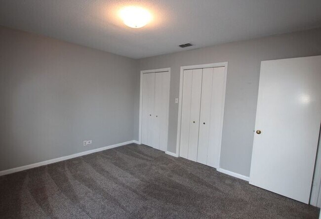 Building Photo - Coming Soon! 2 bed 2 bath Apartment in Sou...