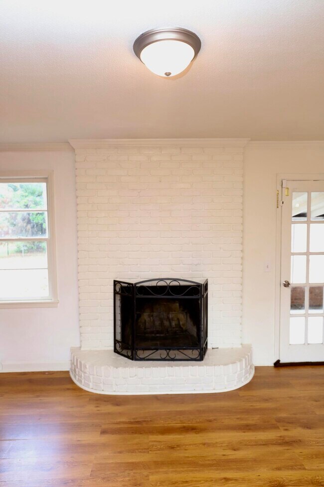 Building Photo - 1912 Dominion Dr