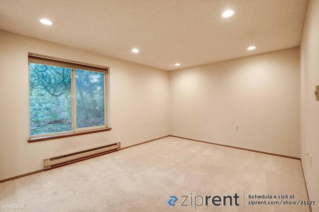 Building Photo - 2 br, 2 bath Condo - 8006 146th Avenue Nor...