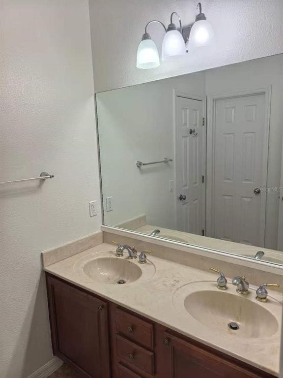 Building Photo - 3520 Shorewood Dr