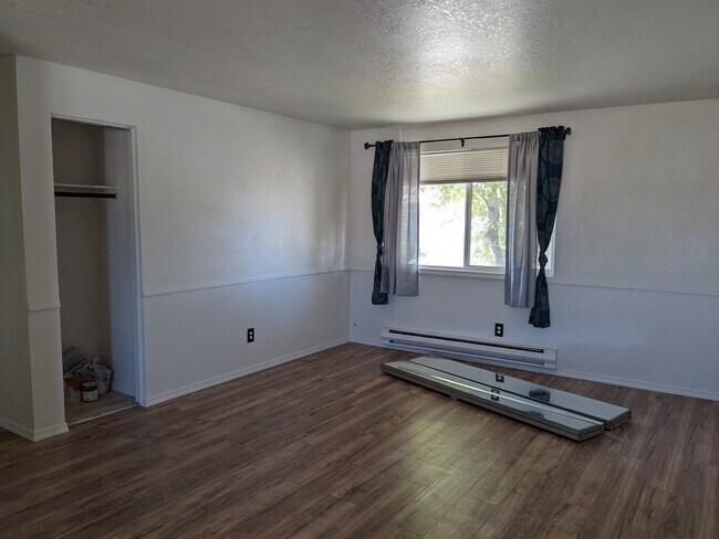 Building Photo - 1494 Travis Pl