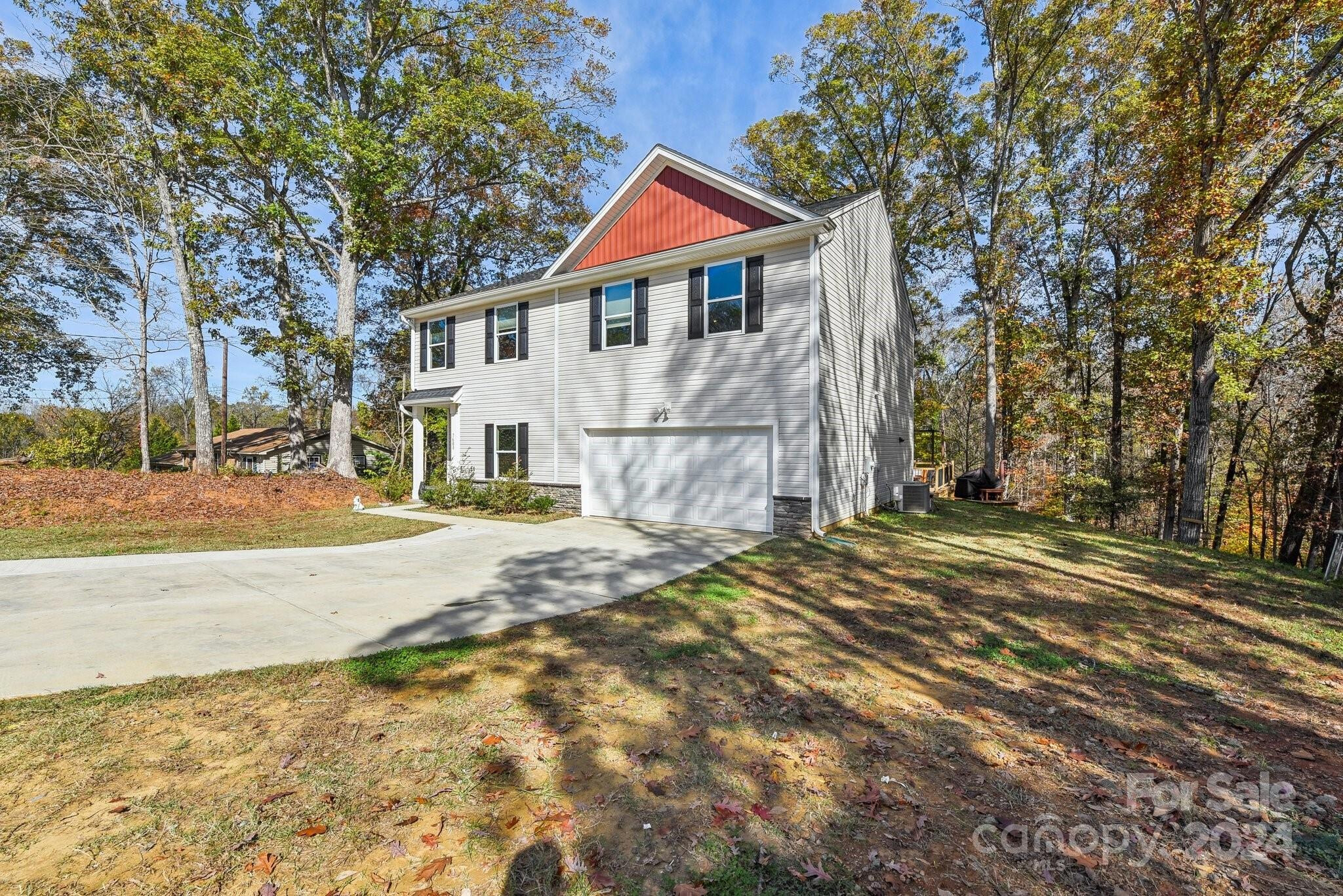 Building Photo - Room in House on Denbur Dr