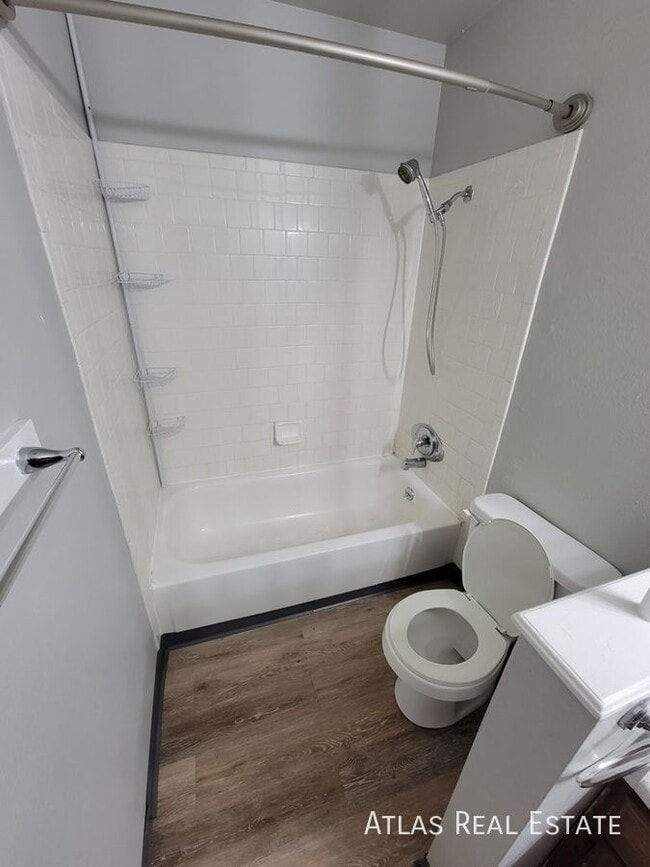 Building Photo - 1017 Delaware Dr