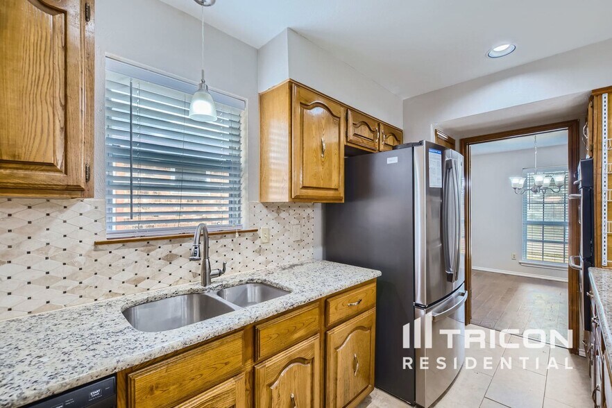 Building Photo - 4922 Willowhaven Cir
