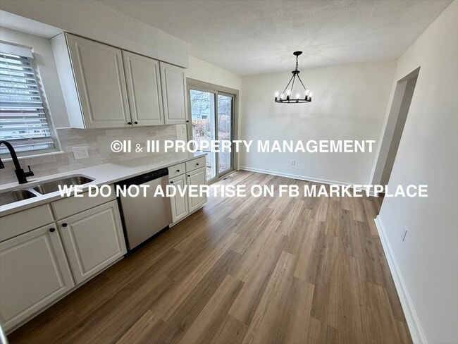 Building Photo - 816 S Montclaire Dr