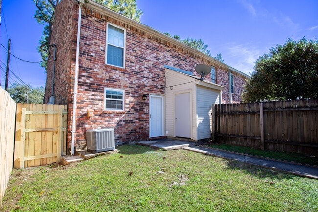 Building Photo - 15859 Maison Orleans Ct