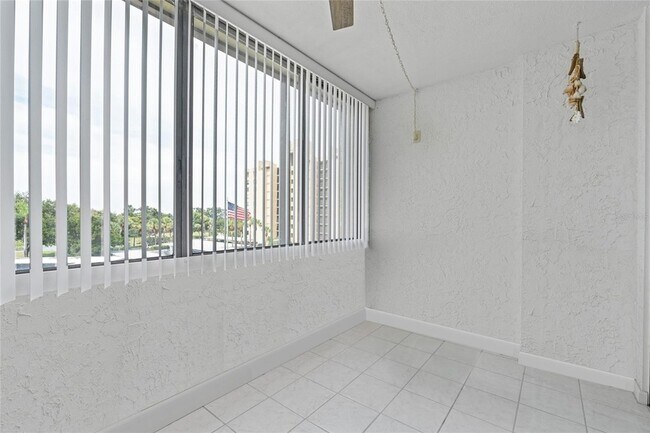 Building Photo - 2621 Cove Cay Dr