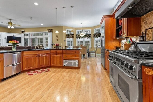 Building Photo - 20 Carol Rd