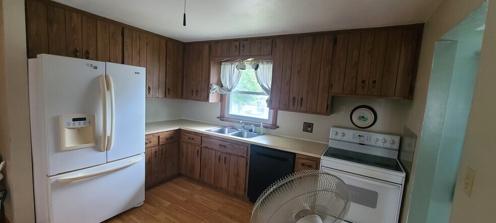 Building Photo - 297 Maylawn Ave