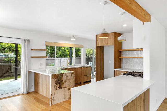 Building Photo - 1009 La Tierra Dr