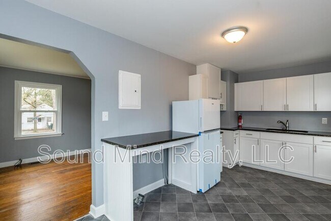 Building Photo - 1729 Dallas St