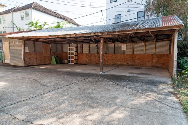 Building Photo - 405 W Clay St