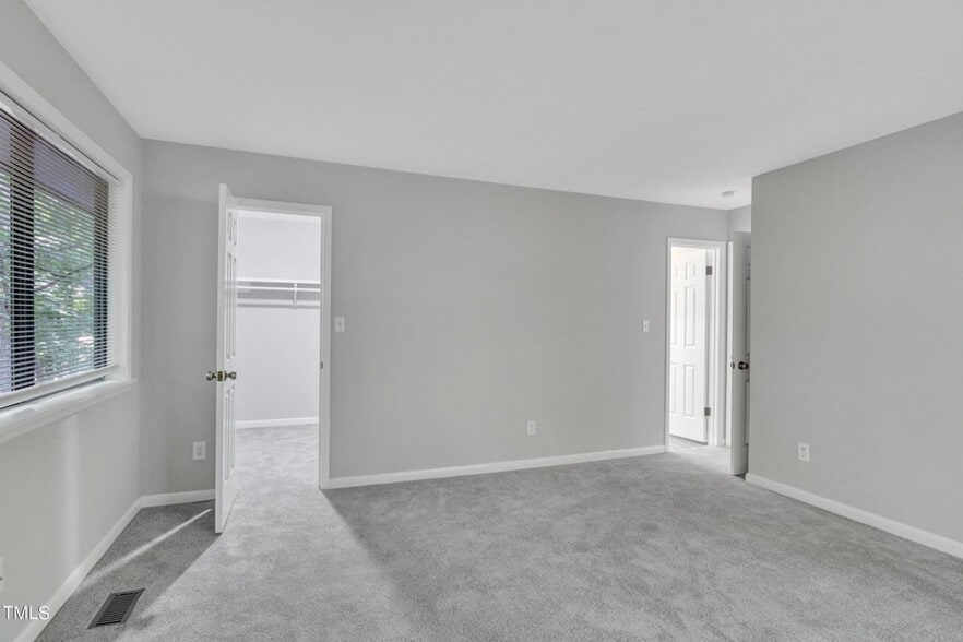 Building Photo - 213 Deepwood Rd