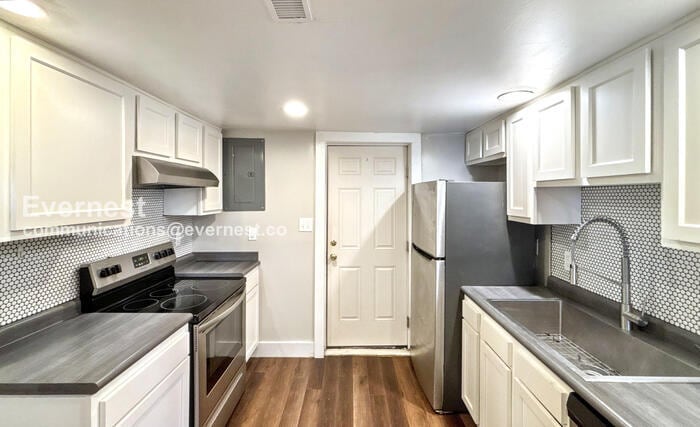 Building Photo - 1494 Manchester Ave