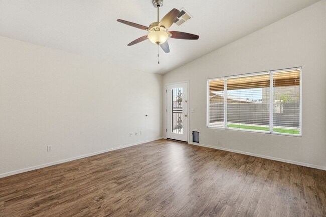 Building Photo - 3 Bedroom Home in Bridlewood!