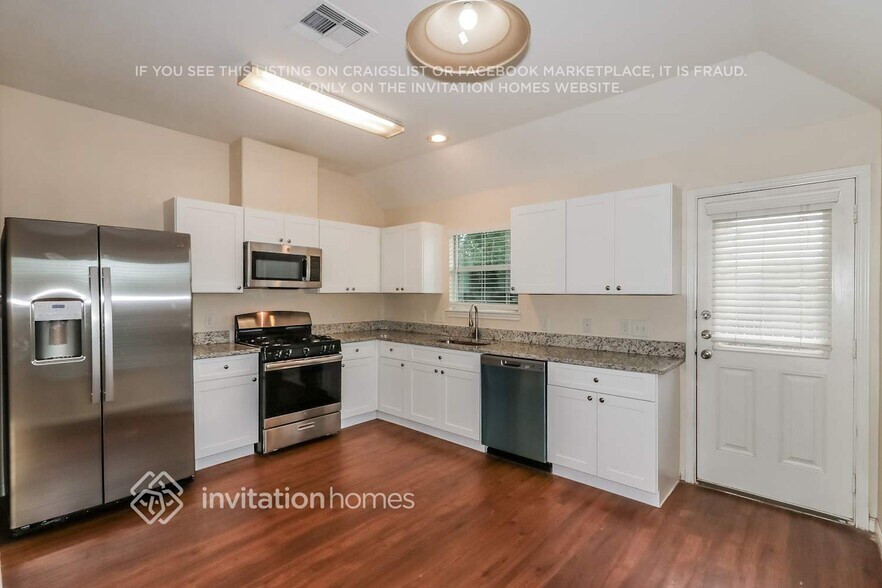 Building Photo - 15835 Regal Trace Ln