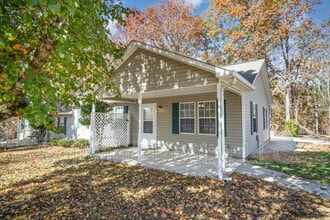 Building Photo - 290 South Cir NW