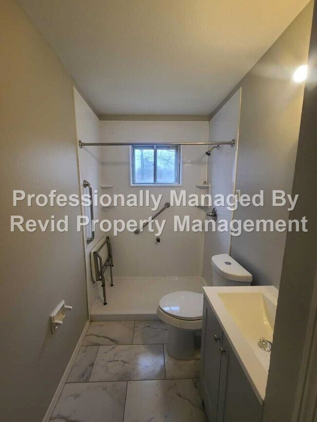 Building Photo - FIRST MONTH FREE!!! Newly Renovated 3 Bedroom Home!