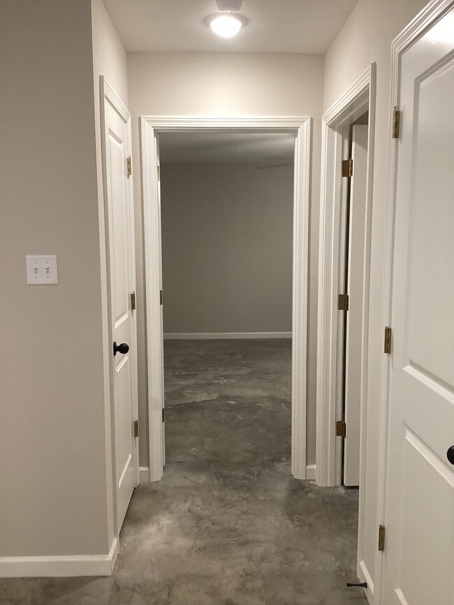 Building Photo - 3053 Sunrise St