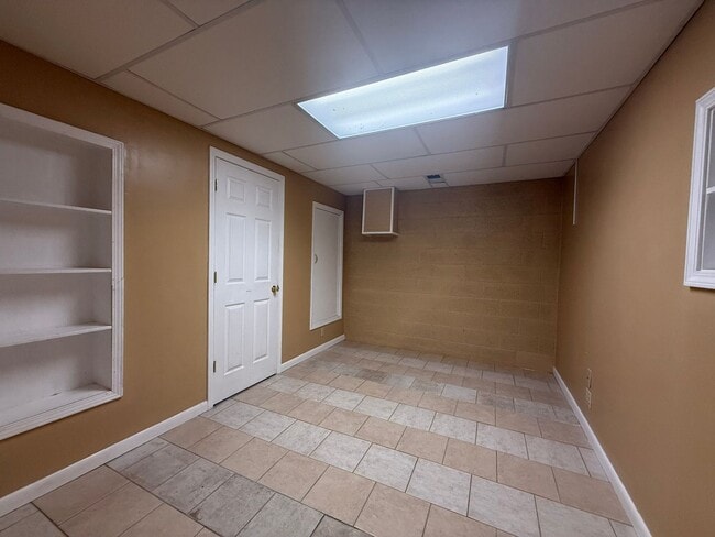 Building Photo - Sunroom, 2-Car Garage & Lawn Care Included | Pet-Friendly Cookeville Home