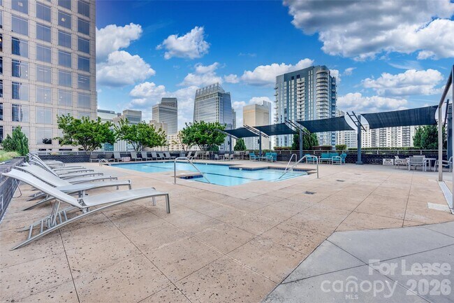 Building Photo - 333 W Trade St