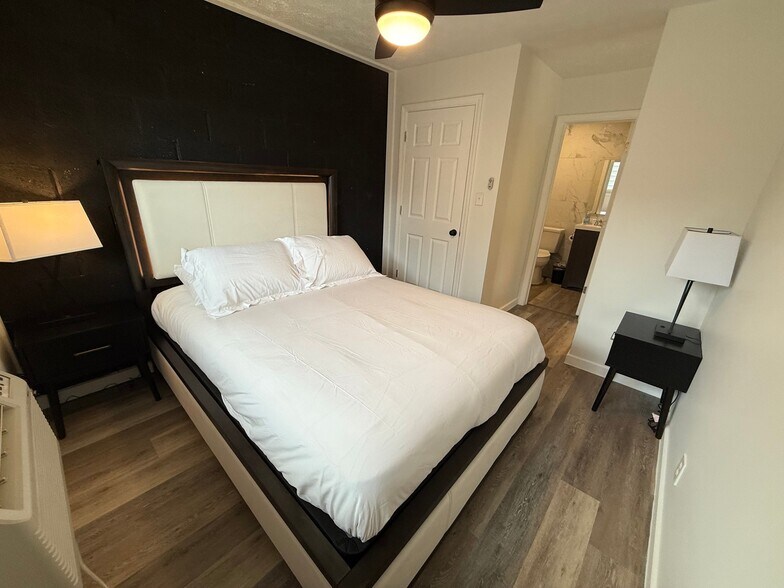 Building Photo - 652 E Main St