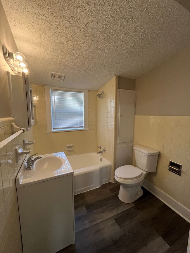 Building Photo - Charming 2 Bedroom / 1 Bath Home in Joelto...