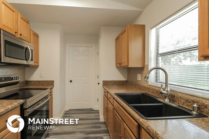 Building Photo - 4745 Greenhill St